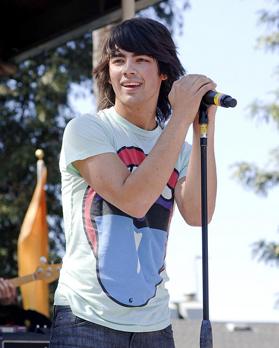 Joe+Jonas+2426607789_928e0f6ba8.jpg